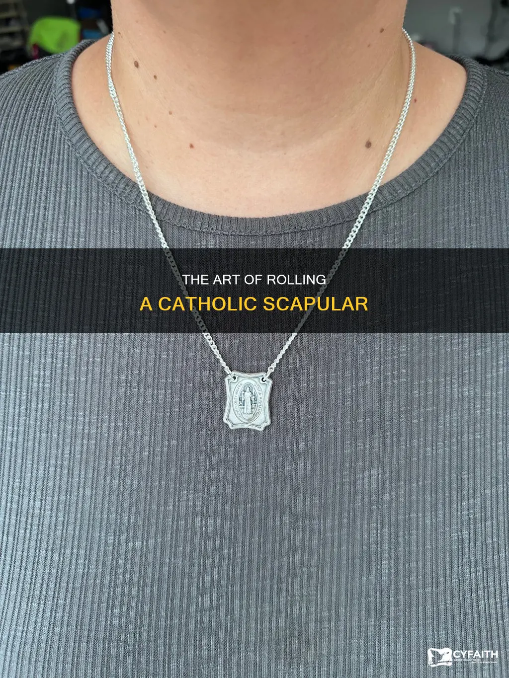 how to roll a catholic scapular