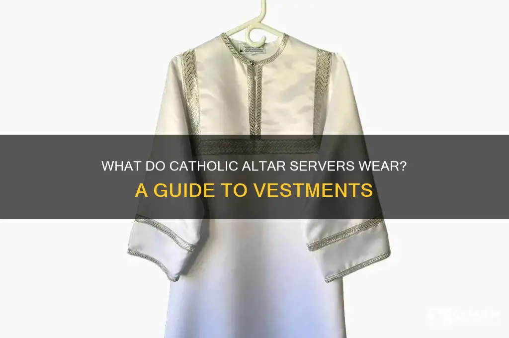 what do catholic altar servers wear