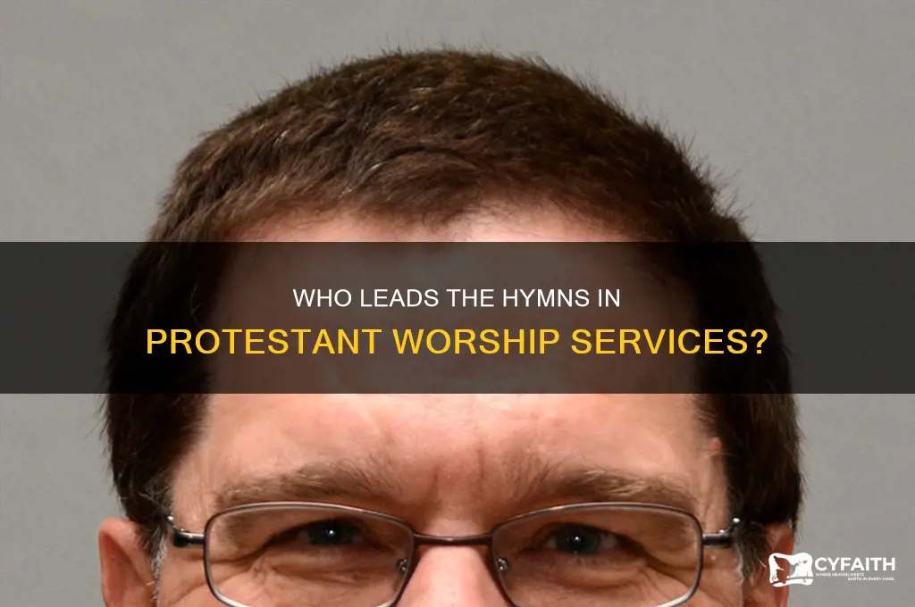who sings the hymns at a protestant churt